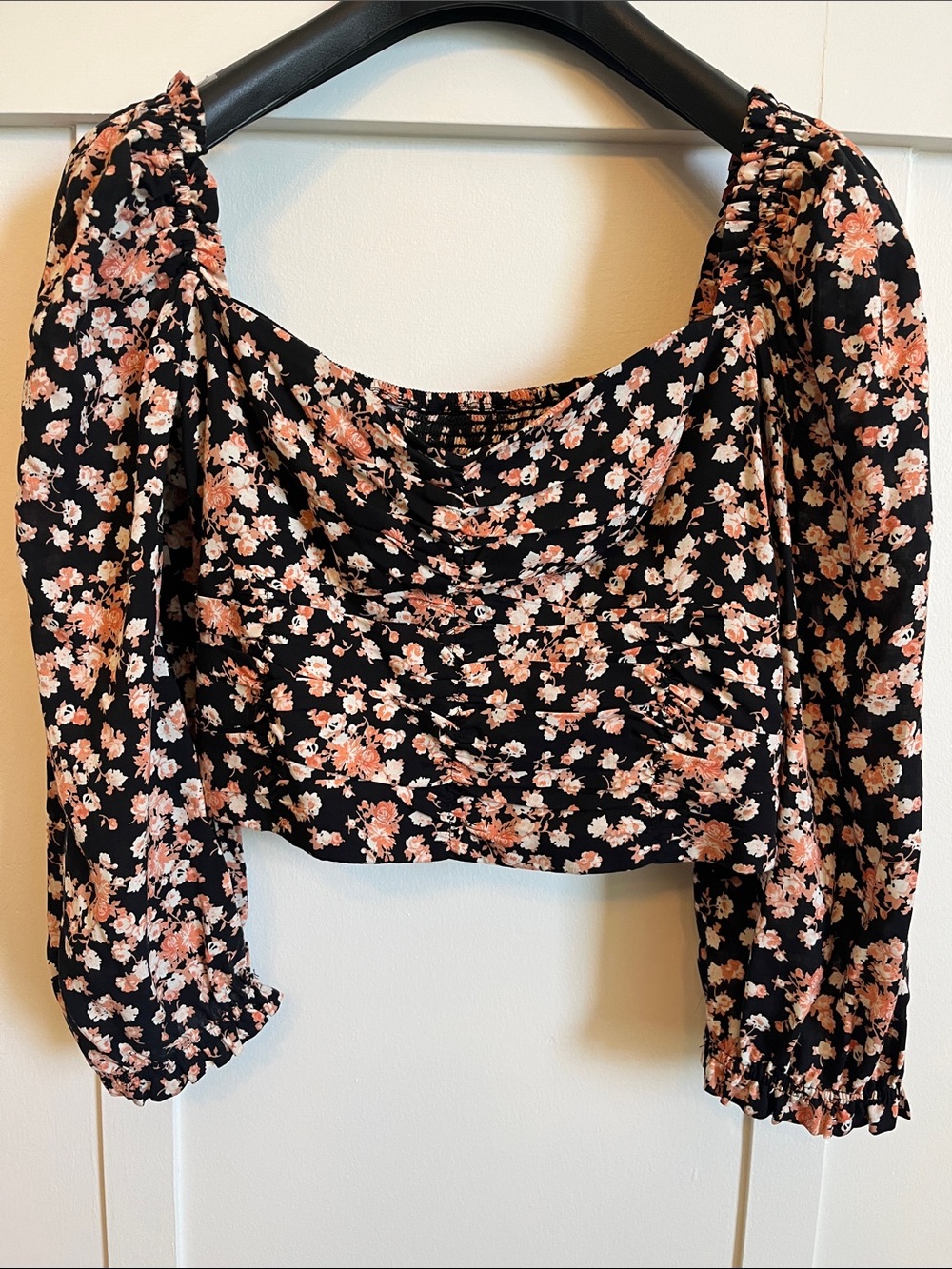BLACK FLORAL CROP BLOUSE S